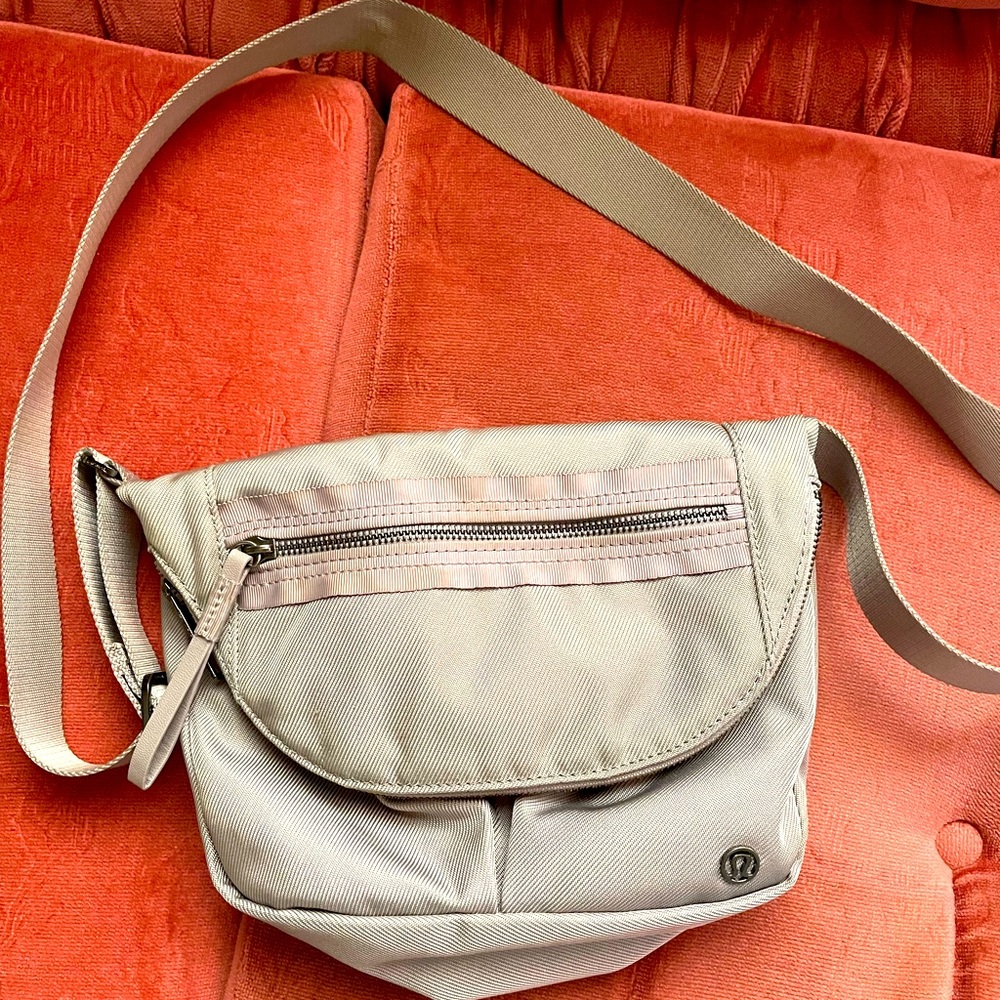 Lululemon grey on the go cross body bag with adjustable strap